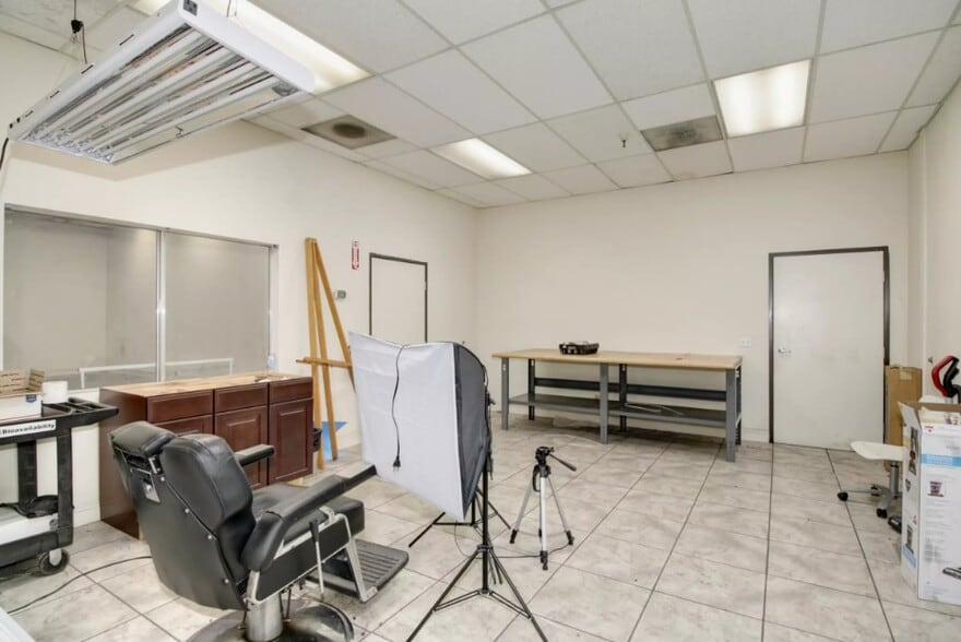 More Photos Of 8535 Morrison Creek Rd, Sacramento Showroom For Lease