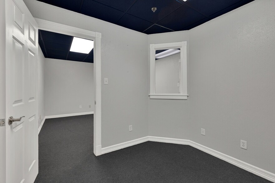 More Photos Of 139 E Hopkins St, San Marcos Bar For Sale