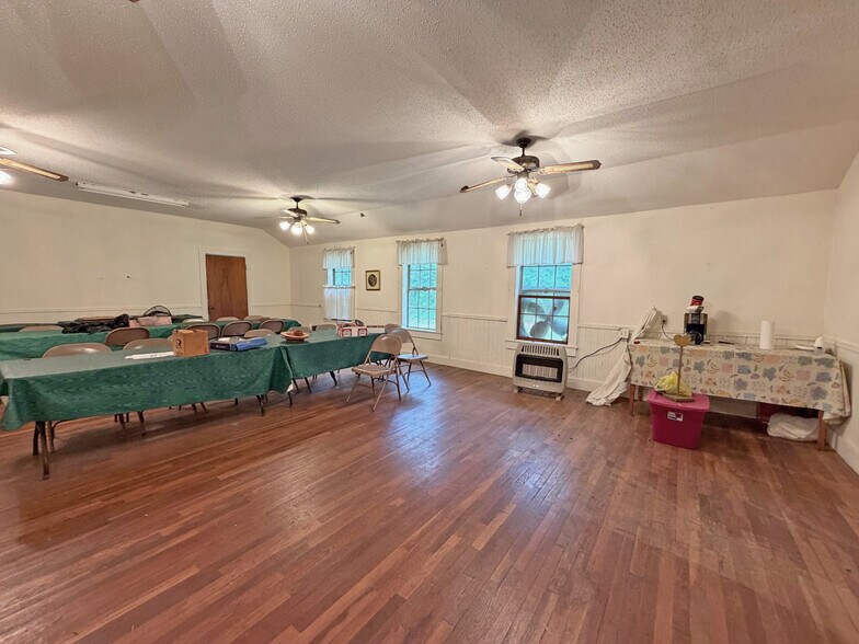 More Photos Of 4733 State Highway 37 N, Clarksville Religious Facility For Sale