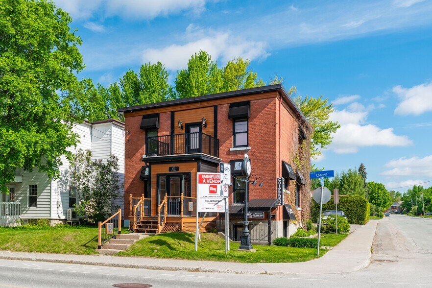 Primary Photo Of 531 Rue Du Conseil, Sherbrooke Office For Sale