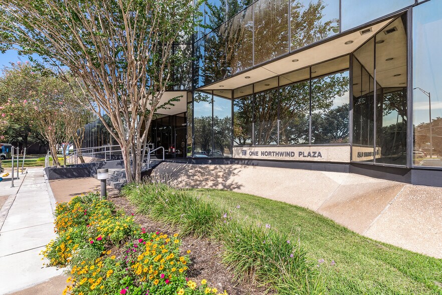 More Photos Of 7600 W Tidwell Rd, Houston Office For Lease