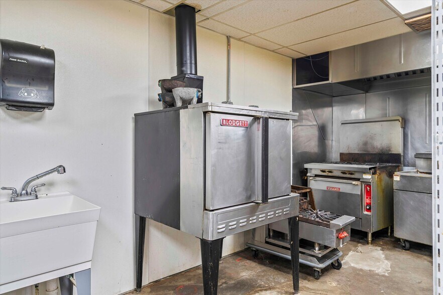 More Photos Of 205 Maple St, Overbrook Mixed Retail For Sale