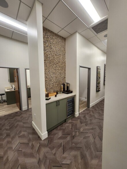 More Photos Of 6630 Foothill Blvd, Tujunga Freestanding For Lease