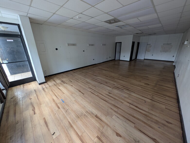 More Photos Of 593 Kamehameha Hwy, Pearl City Storefront Retail Office For Lease