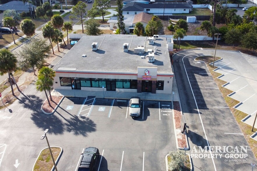 More Photos Of 7942 N Tamiami Trl, Sarasota Freestanding For Sale