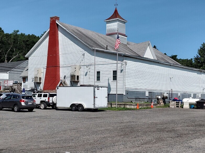 More Photos Of 1017 Riverside Dr, North Grosvenordale Bar For Sale