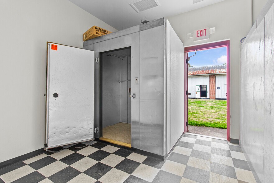 More Photos Of 470 N 4th St, Aurora Freestanding For Sale