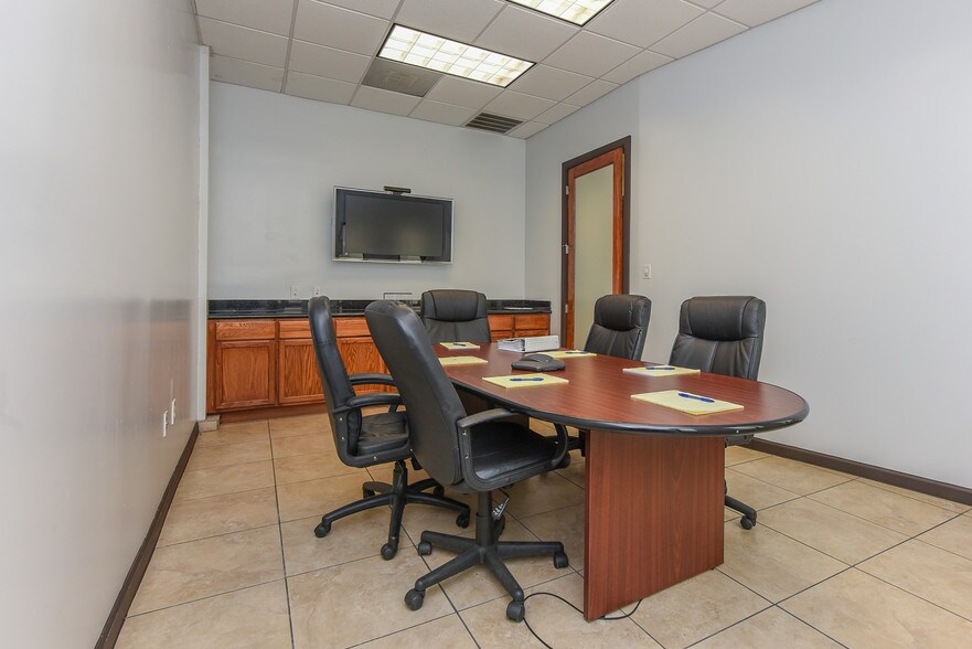 More Photos Of 4001 Navigation Blvd, Houston Warehouse For Sale