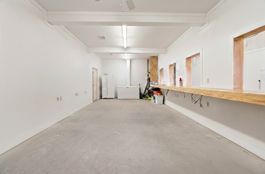 More Photos Of 3536 US Highway 82 E, Paris Specialty For Sale