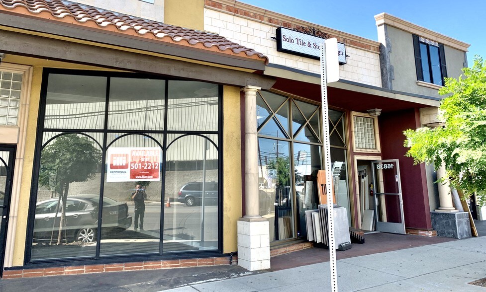 More Photos Of SE Block Of Balboa Blvd & Saticoy St, Van Nuys Storefront For Lease