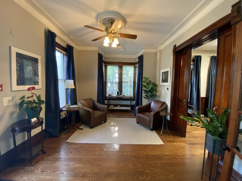 More Photos Of 137 W Park Ave, Libertyville Office For Lease