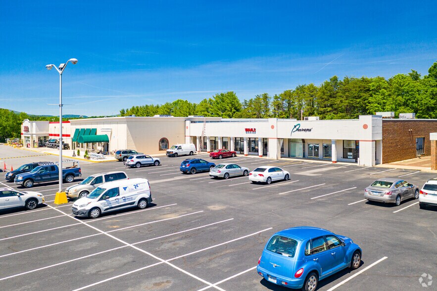 More Photos Of 744-766 N Lee Hwy, Lexington Unknown For Lease