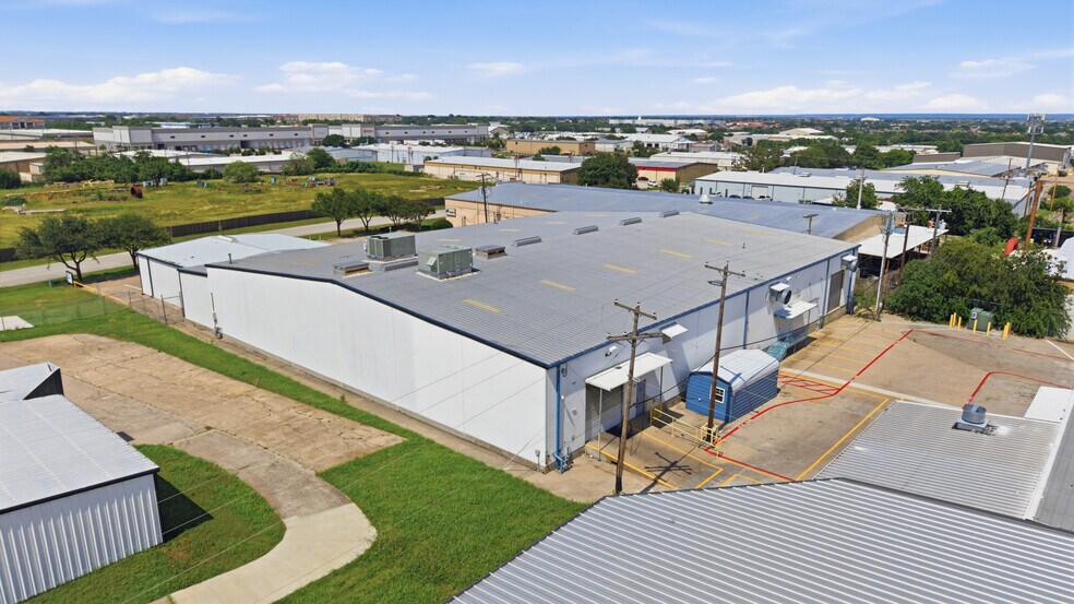 More Photos Of 1120 Commercial Blvd N, Arlington Warehouse For Lease