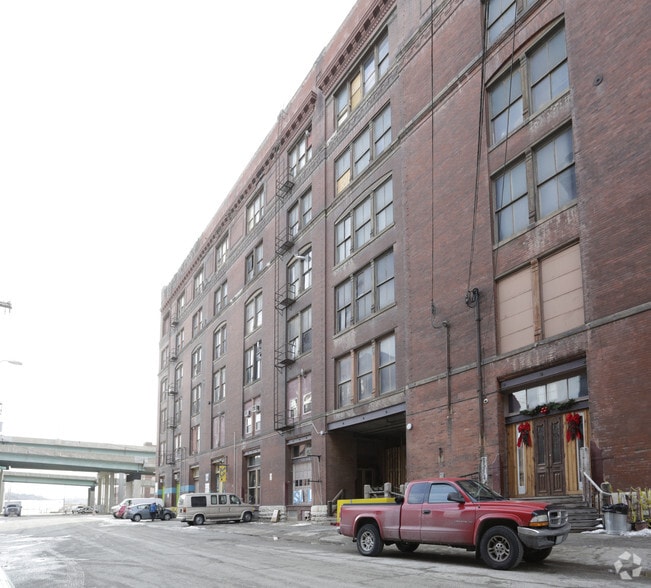 More Photos Of 1420 W 13th Ter, Kansas City Warehouse For Lease