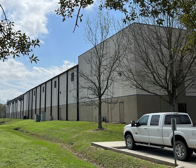 More Photos Of 939 Pont Des Mouton Rd, Lafayette Distribution For Lease