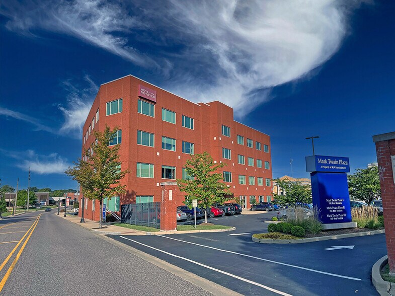 More Photos Of 105 W Vandalia St, Edwardsville Office For Lease