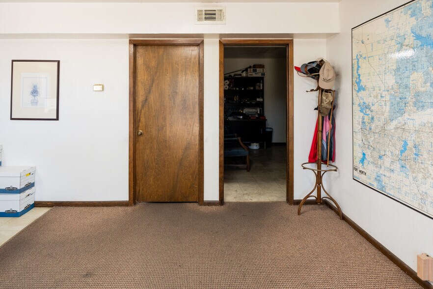 More Photos Of 1616 N Interstate 35 N, Lancaster Flex For Sale