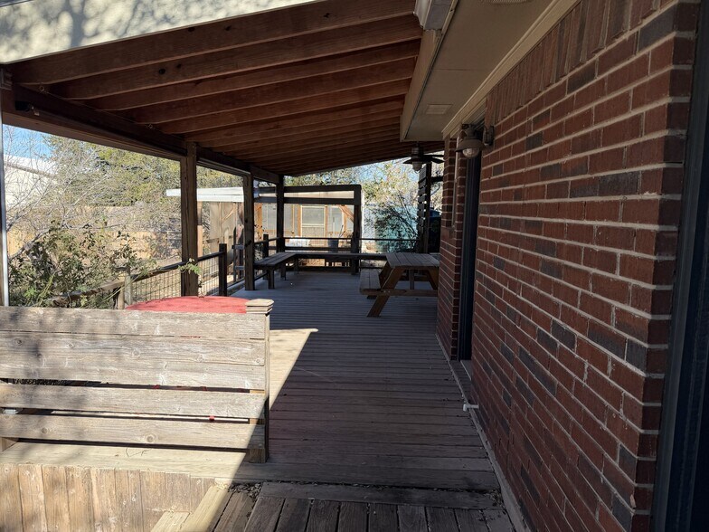 More Photos Of 1030 Canyon Bend Dr, Dripping Springs Light Distribution For Lease