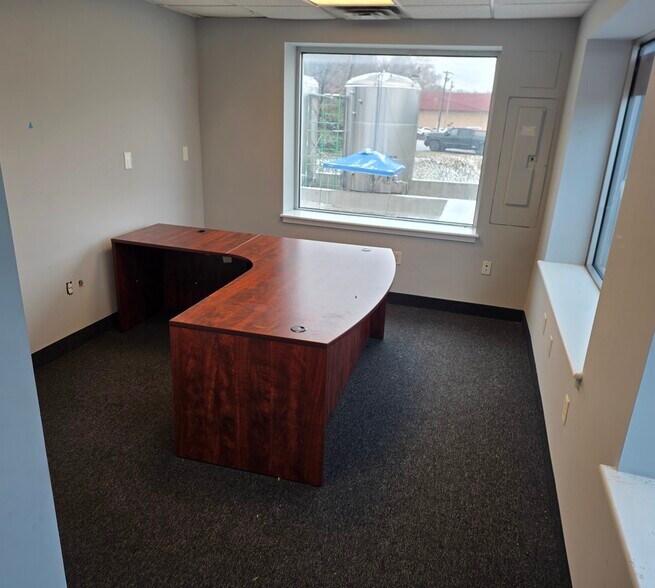 More Photos Of 4806 Benson Ave, Arbutus Office For Lease