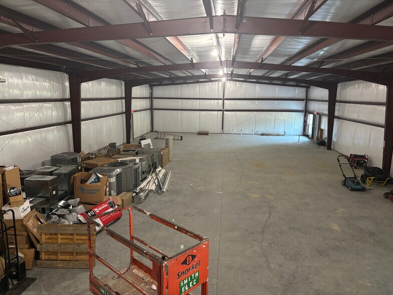 More Photos Of 120 Cox Dr, Yorktown Warehouse For Lease