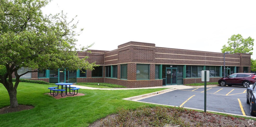 More Photos Of 1091-1099 W Hawthorn Dr, Itasca Unknown For Lease