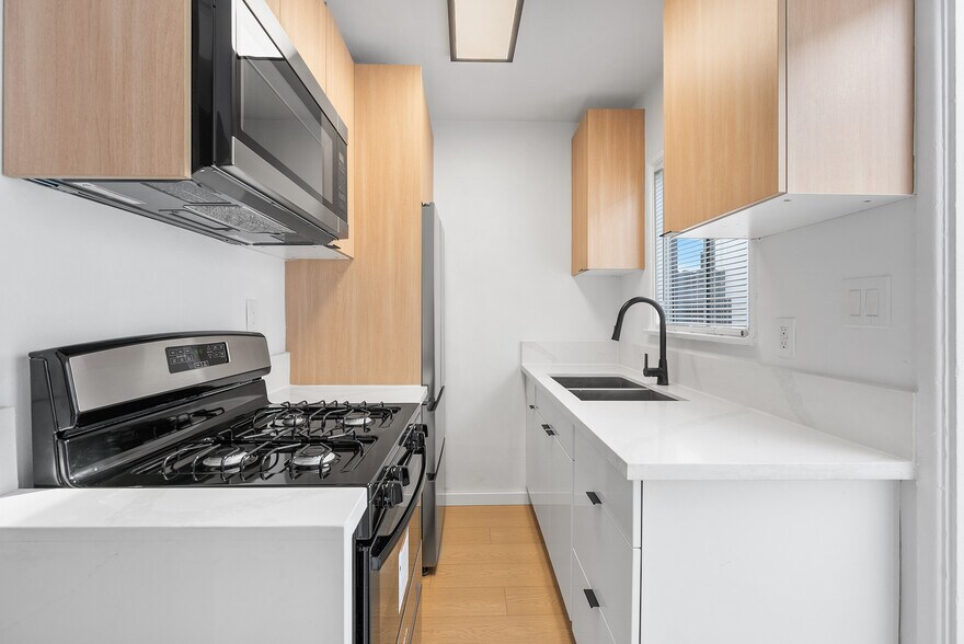 More Photos Of 924 Termino Ave, Long Beach Apartments For Sale