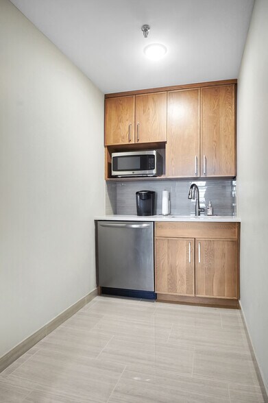 More Photos Of 1710 E 12 Mile Rd, Royal Oak Coworking Space