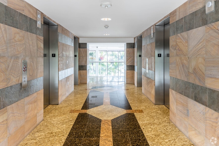 More Photos Of 1 E Broward Blvd, Fort Lauderdale Office Residential For Lease