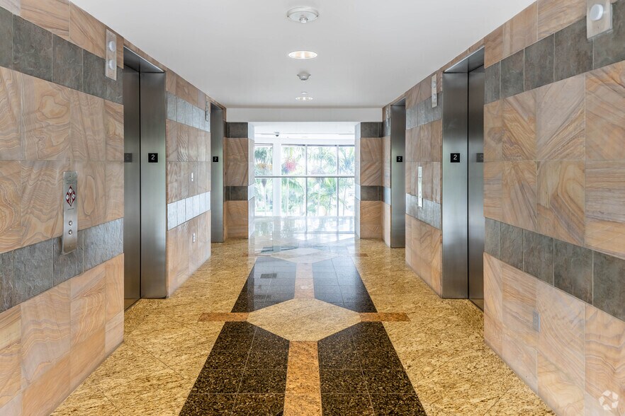 More Photos Of 1 E Broward Blvd, Fort Lauderdale Office Residential For Lease