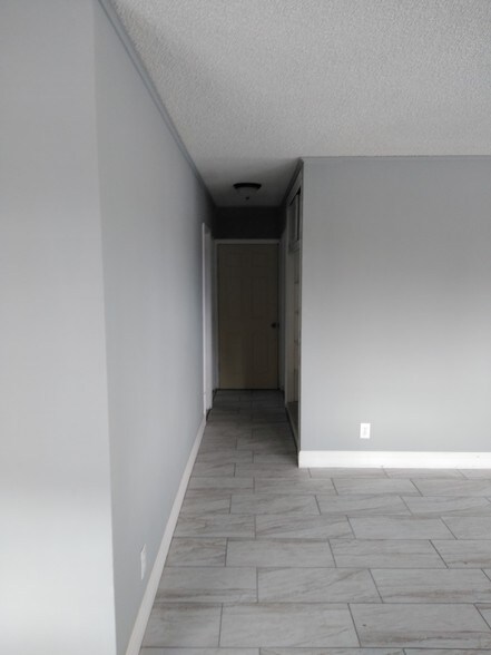 More Photos Of 2041 W Oakland Park Blvd, Oakland Park Storefront Retail Residential For Lease