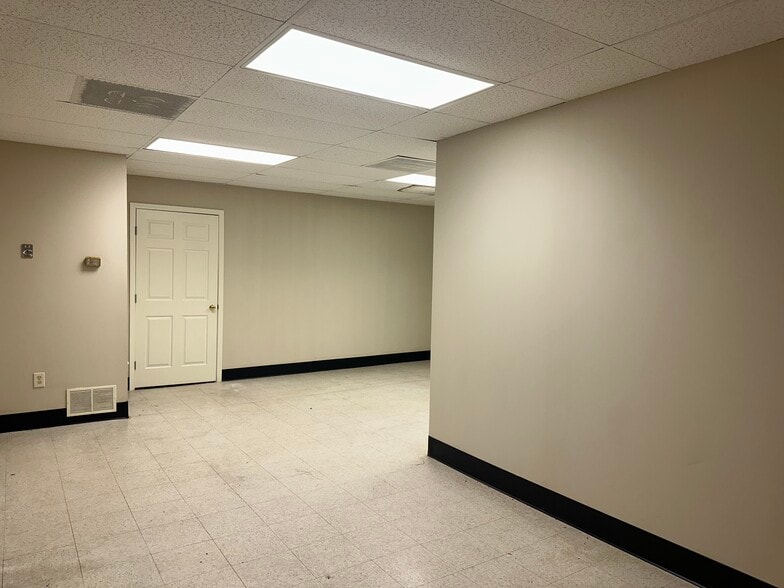 More Photos Of 3865-3877 Winchester Rd, Memphis Storefront For Lease