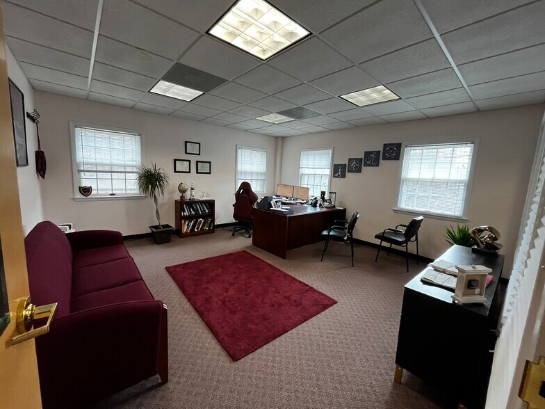 More Photos Of 6 Old Tomahawk St, Yorktown Heights Office For Sale