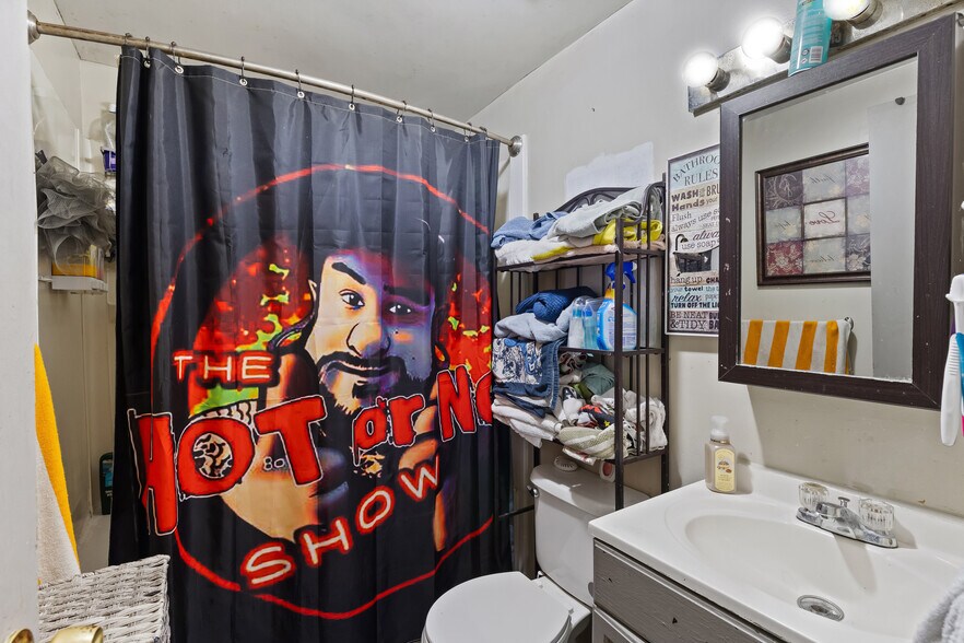 More Photos Of 8002 Fort Smallwood Rd, Baltimore Apartments For Sale