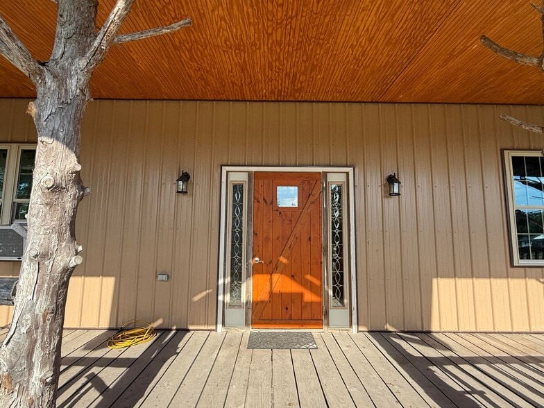 More Photos Of 401 N Busch Ave, Mountain Grove Loft Creative Space For Sale