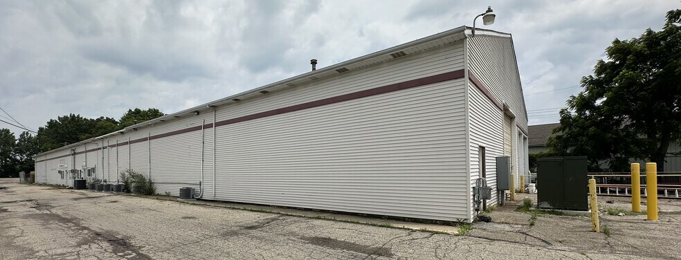 More Photos Of 4600 N Grand River Ave, Lansing Warehouse For Sale