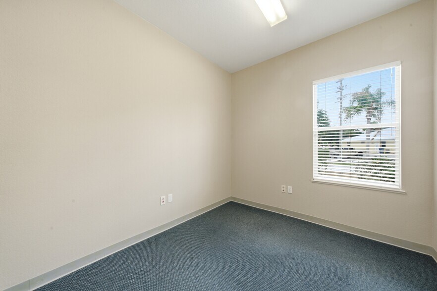 More Photos Of 401 W Interlake Blvd, Lake Placid Office For Sale