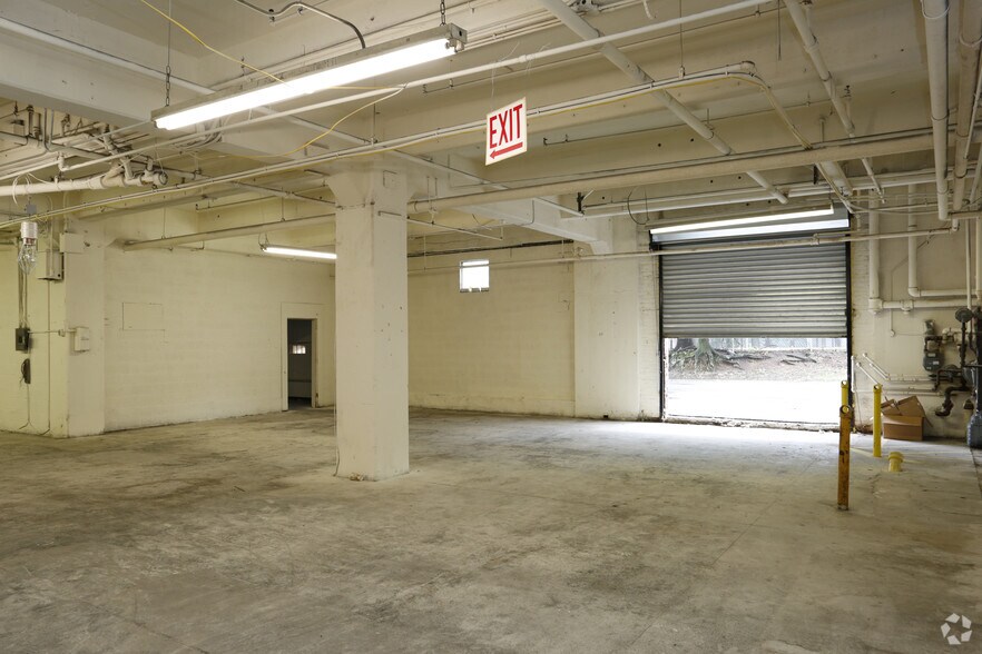 More Photos Of 545 N Arlington Ave, Bloomfield Manufacturing For Lease