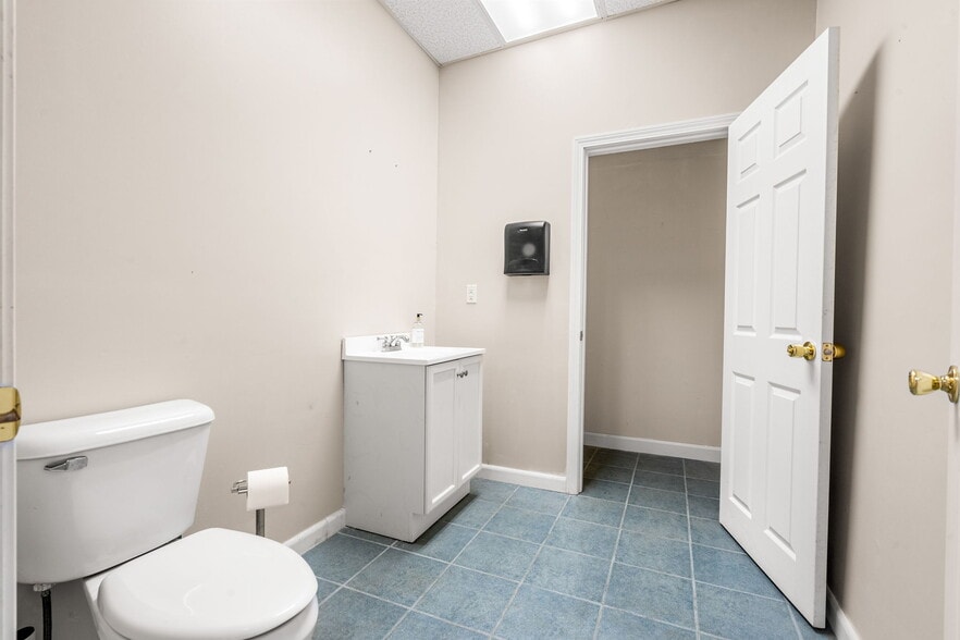 More Photos Of 15 Church St, Merrimac Storefront Retail Office For Lease