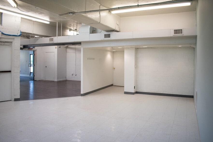 More Photos Of 372 N Craig St, Pittsburgh Loft Creative Space For Lease