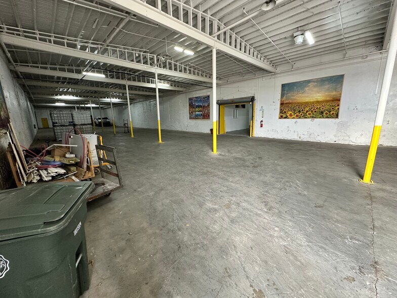 More Photos Of 1007 Lexington Ave, Salisbury Manufacturing For Sale