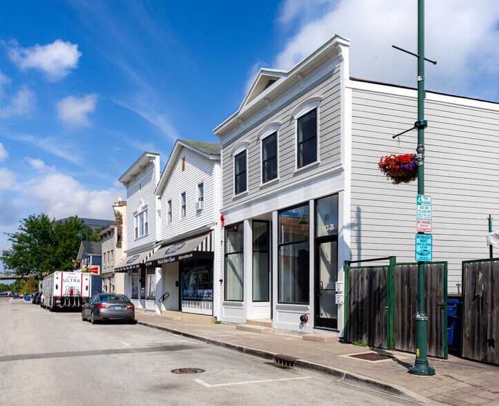 More Photos Of 317 Canal St, Lemont Restaurant For Lease