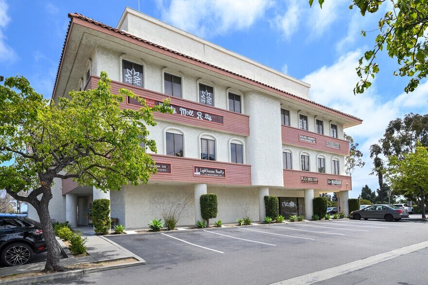 More Photos Of 501 W Channel Islands Blvd, Port Hueneme Loft Creative Space For Sale