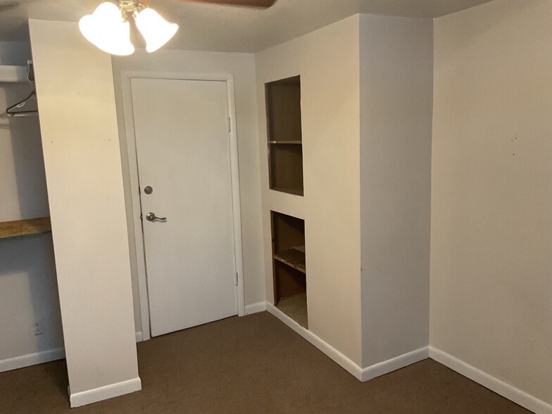 More Photos Of 10433 N Holly Rd, Holly Self Storage For Lease