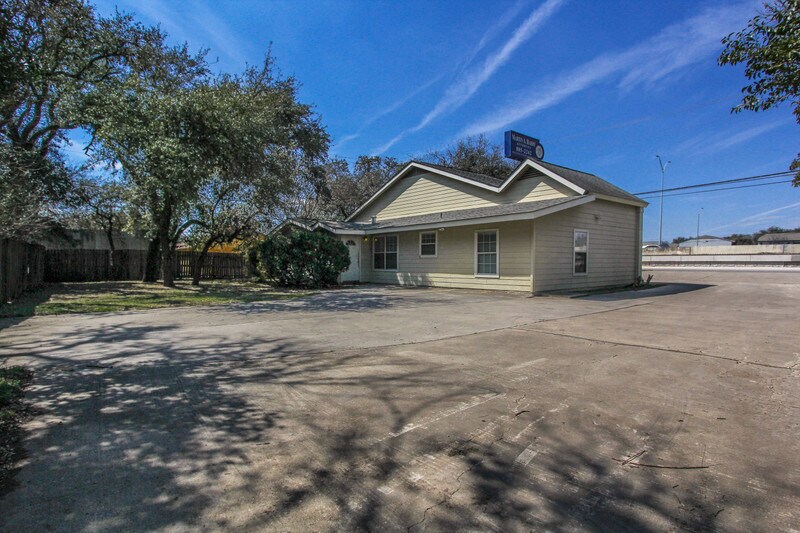 More Photos Of 1712 N Interstate 35, San Marcos Office For Sale