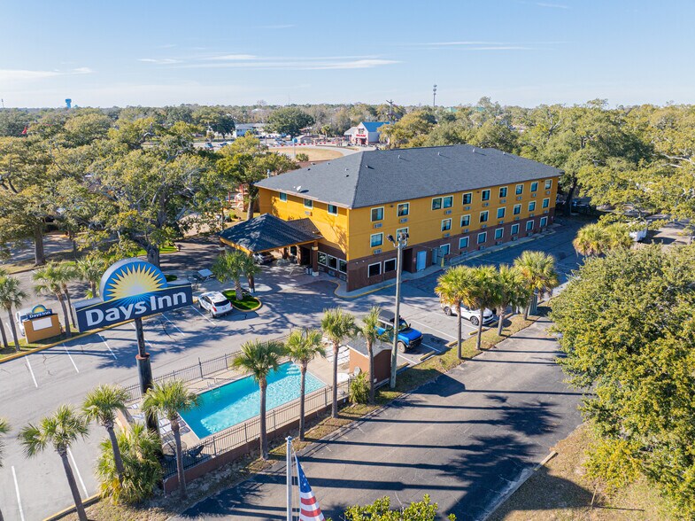 Primary Photo Of 1768 Beach Blvd, Biloxi Hotel For Sale