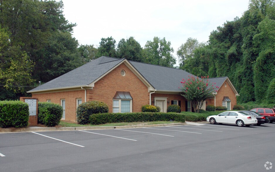 Primary Photo Of 1439 McLendon Dr, Decatur Medical For Sale