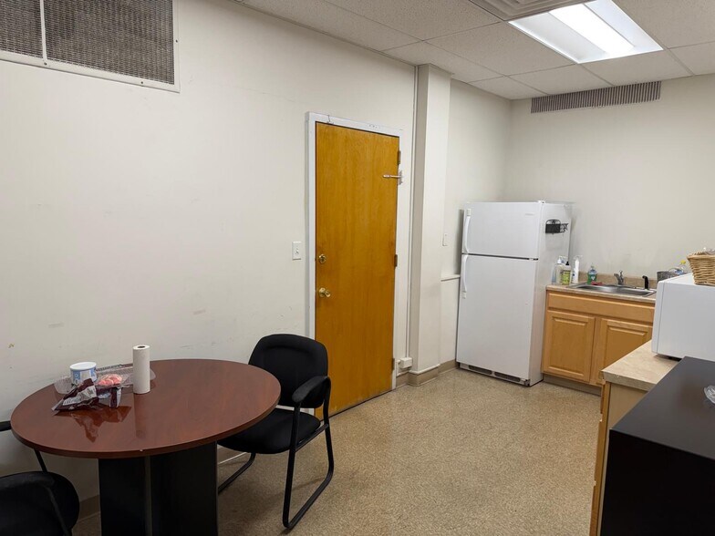 More Photos Of 1033-1061 Bloomfield Ave, Clifton Storefront Retail Office For Lease