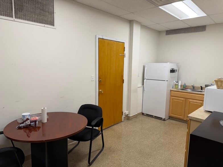 More Photos Of 1033-1061 Bloomfield Ave, Clifton Storefront Retail Office For Lease