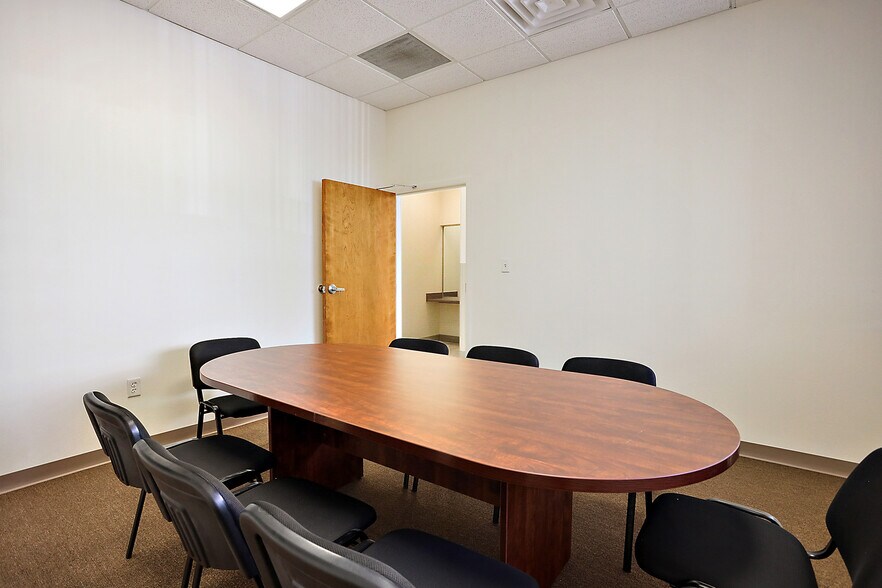 More Photos Of 711 W Main St, Leesburg Medical For Lease