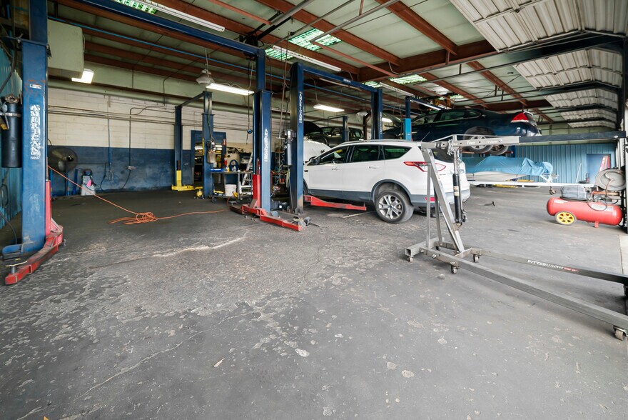 More Photos Of 3237 W Bay St, Savannah Warehouse For Sale